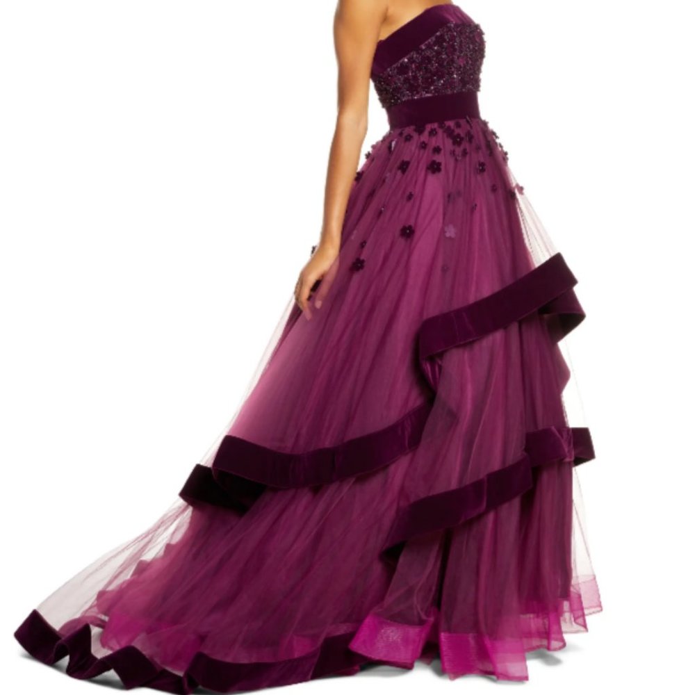 $558 MAC DUGGAL STRAPLESS TIERED BALLGOWN SIZE 18